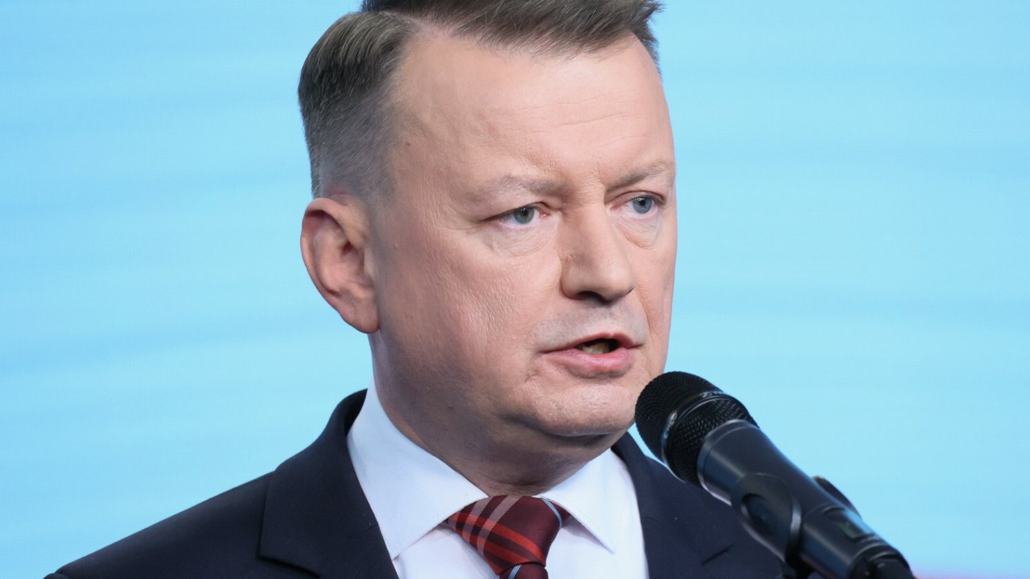 "Niech Pan uderzy pięścią w stół". Błaszczak apeluje do szefa MON.