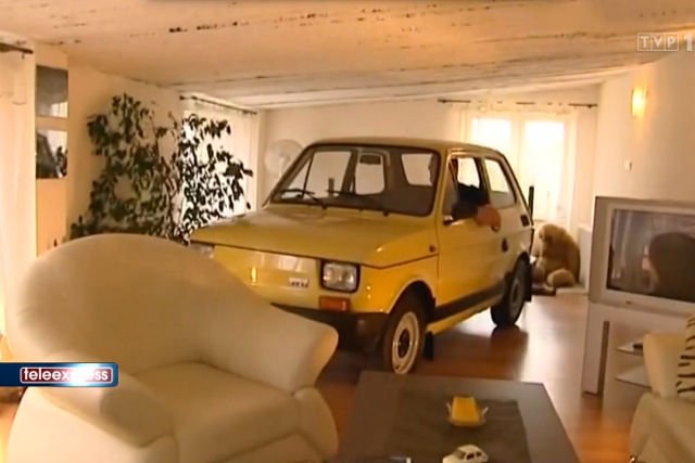 Pani Mirosław wstawił do mieszkania Małego Fiata.