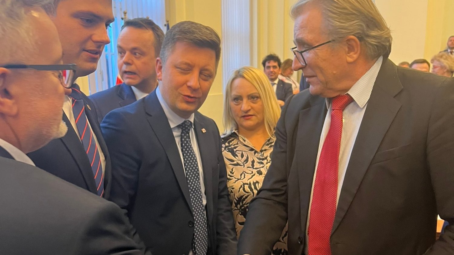Michał Dworczyk podczas sesji sejmiku na Dolnym Śląsku.