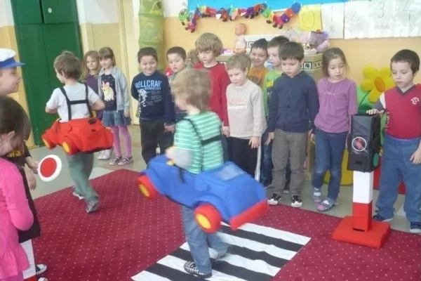 Nauka zasad bezpieczeństwa w ruchu drogowym przez zabawę