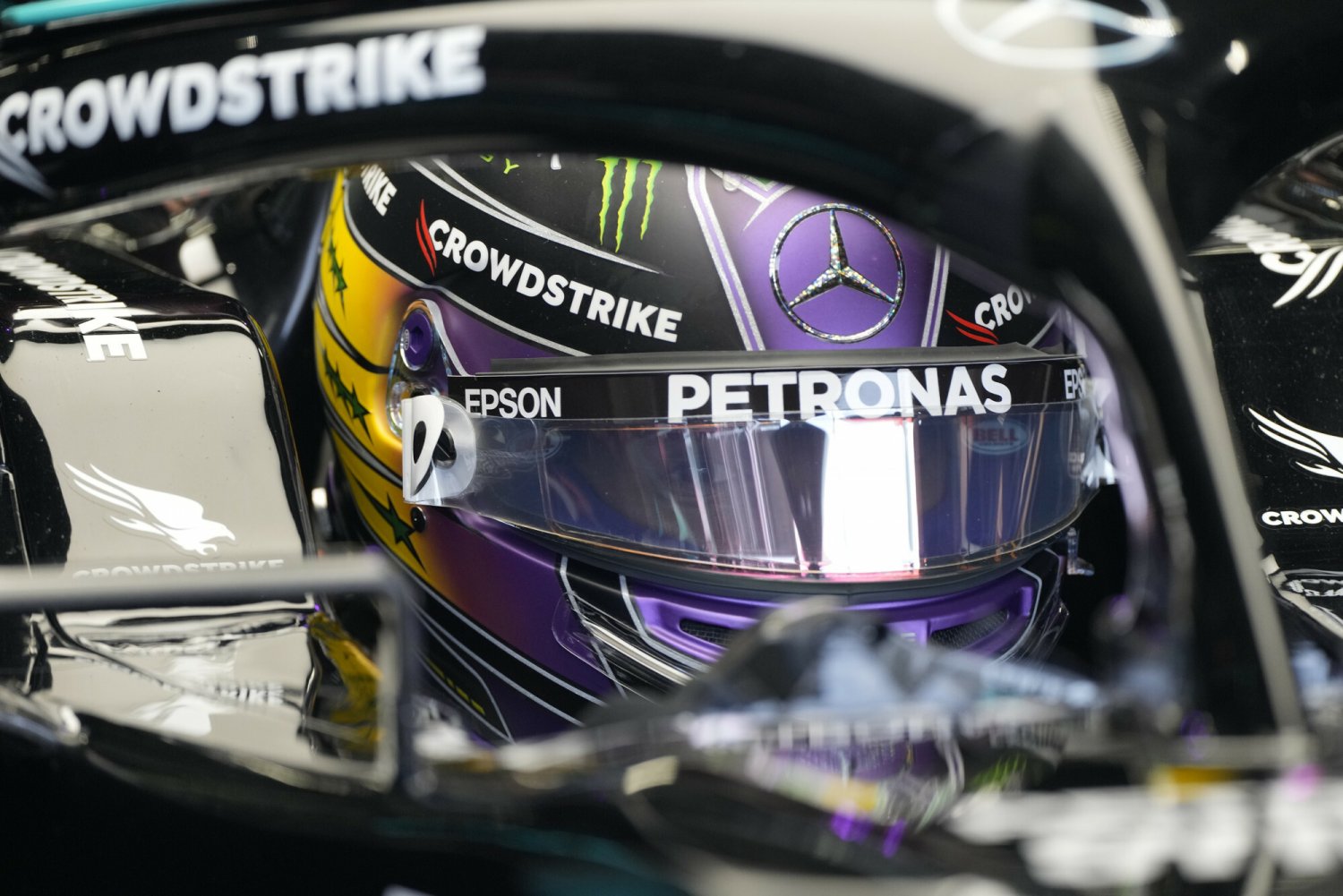 Lewis Hamilton został zdyskwalifikowany, jego bolid nie przeszedł testów po kwalifikacjach