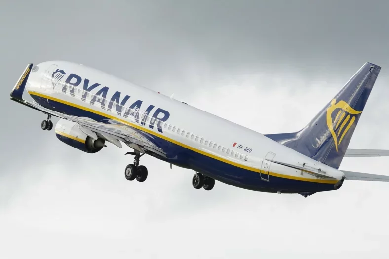 Ryanair ze Szczecina omal nie zderzył się z helikopterem