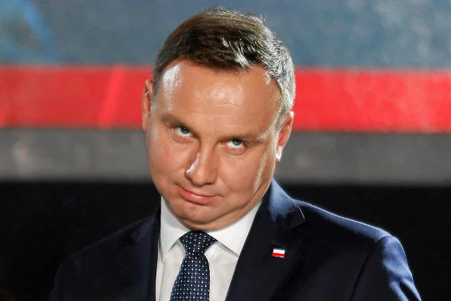 Prezydent Andrzej Duda, choć z zawodu prawnik, zdaje się dostrzegać głosów "kolegów po fachu".
