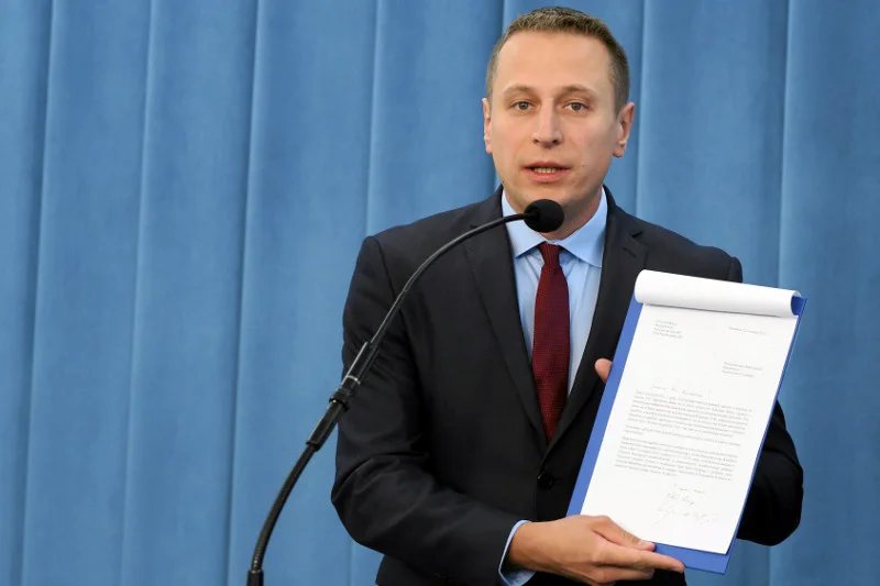 Krzysztof Brejza i jego rodzina są obiektem coraz bardziej zaciekłych ataków ze strony zwolenników "dobrej zmiany". Poseł twierdzi, że się nie podda.