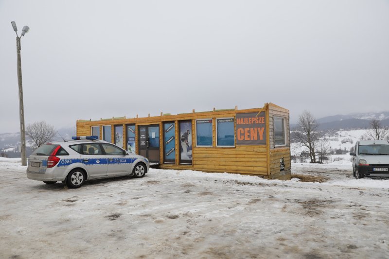 Tak wyglądała wypożyczalnia nart w Bukowinie Tatrzańskiej, z której zerwał się dach.