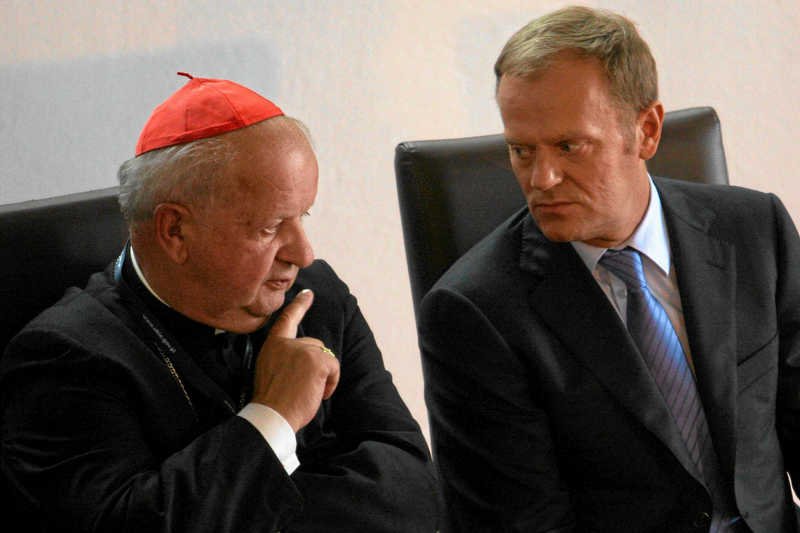 Kardynał Stanisław Dziwisz i premier Donald Tusk