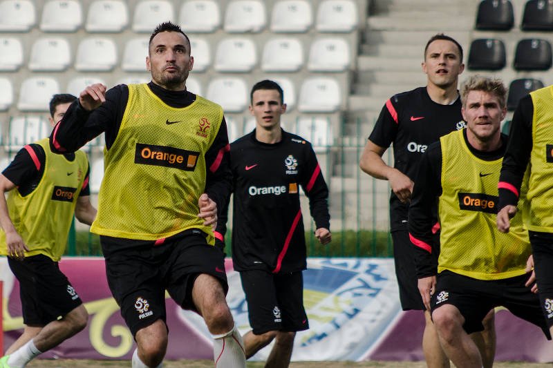 Marcin Wasilewski (z lewej) i Damien Perquis (pierwszy z prawej) - główni bohaterowie filmu "Będziesz legendą, człowieku" Marcina Koszałki.