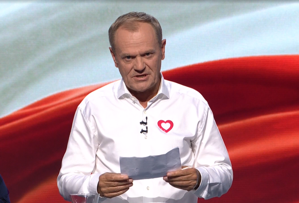 Tusk od razu na początku debaty w TVP wbił szpilę Morawieckiemu.