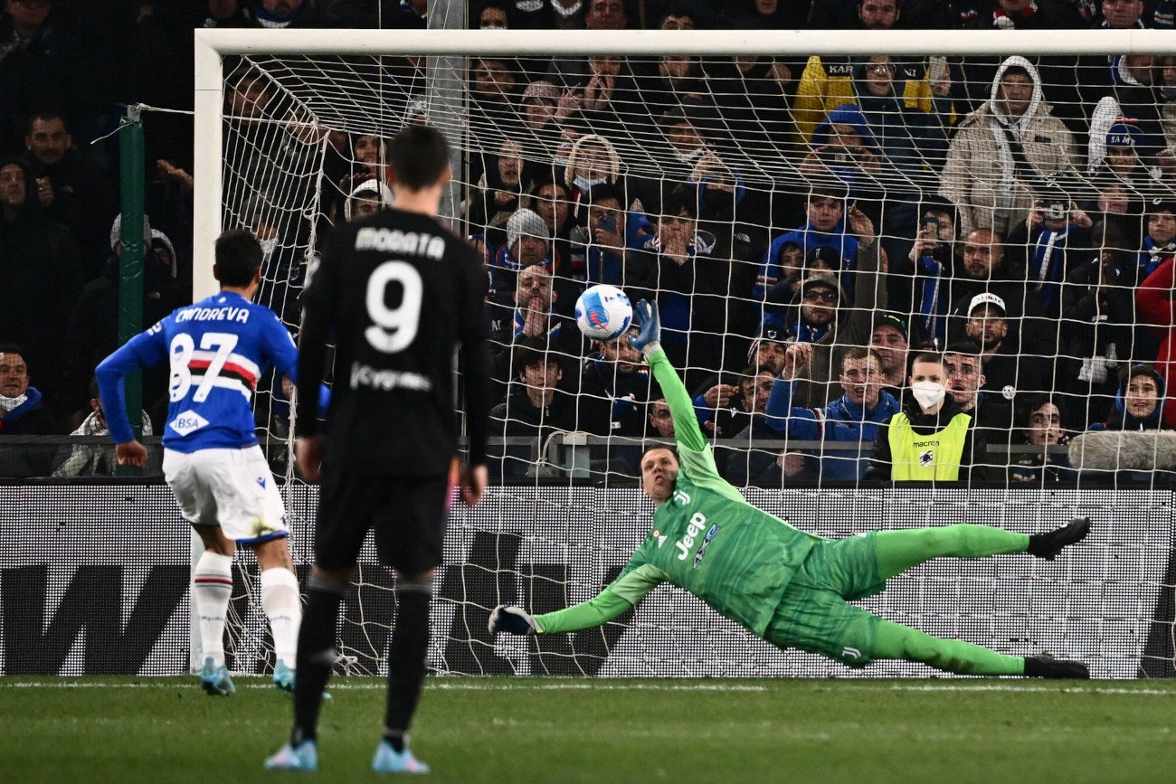 Wojciech Szczęsny zaliczył świetną interwencję przy rzucie karnym wykonywanym przez Antonio Candrevę.