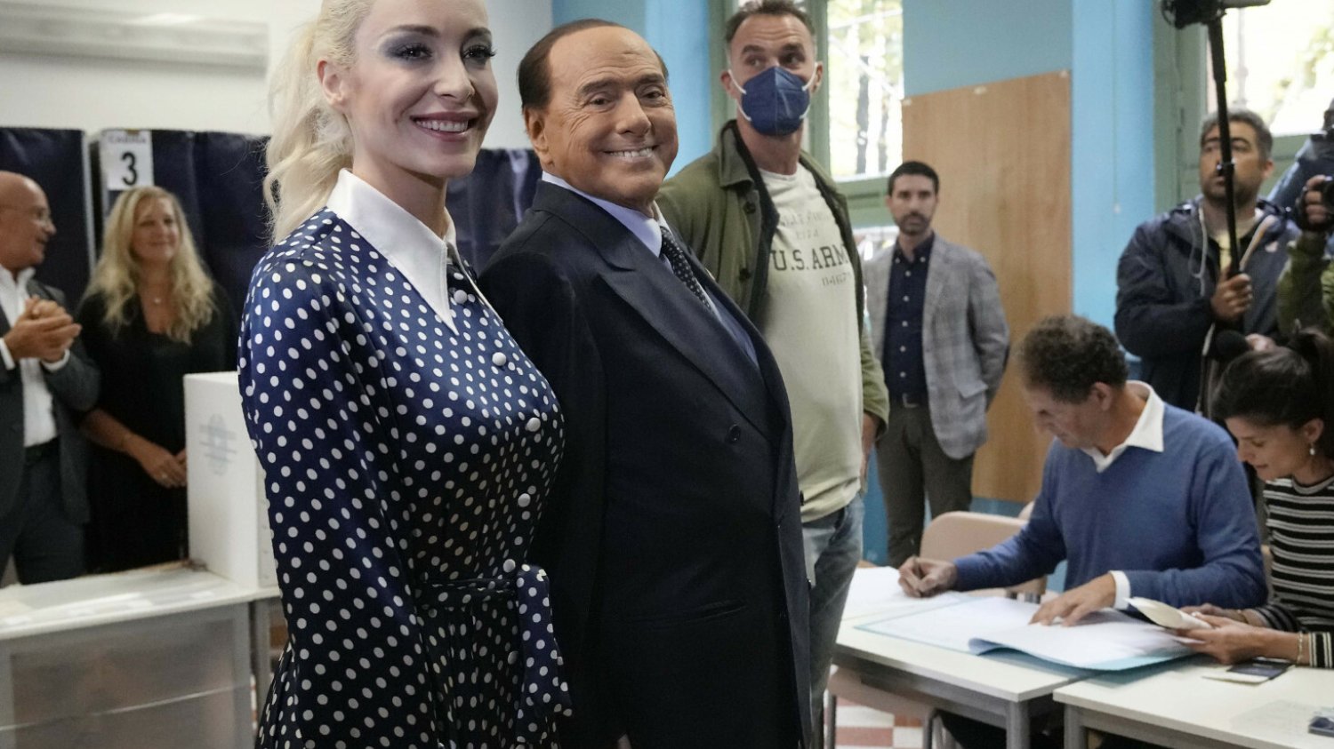Silvio Berlusconi i jego dziewczyna.