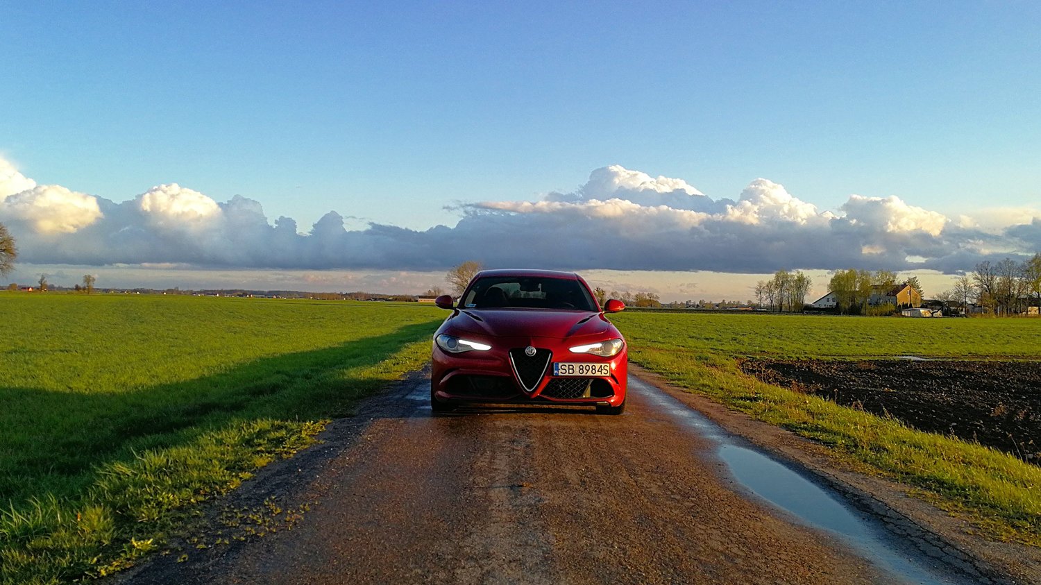 Alfa Romeo Giulia Quadrifoglio to skrajnie sportowy sedan.