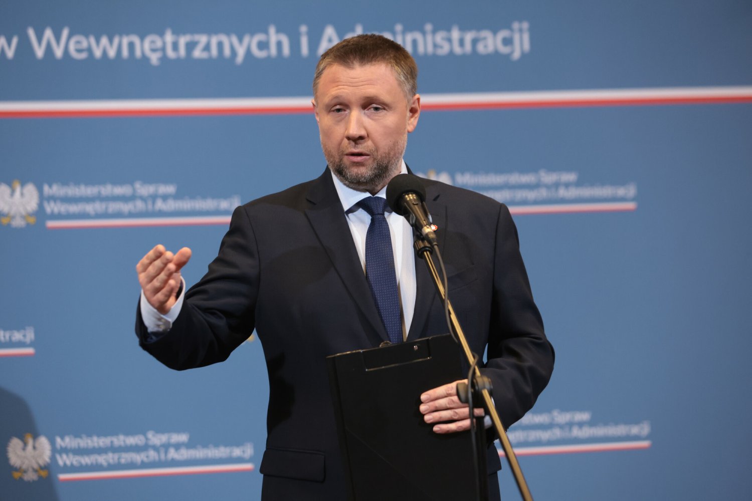 Szef MSWiA odpowiada na zarzuty prokuratury. Padła konkretna deklaracja