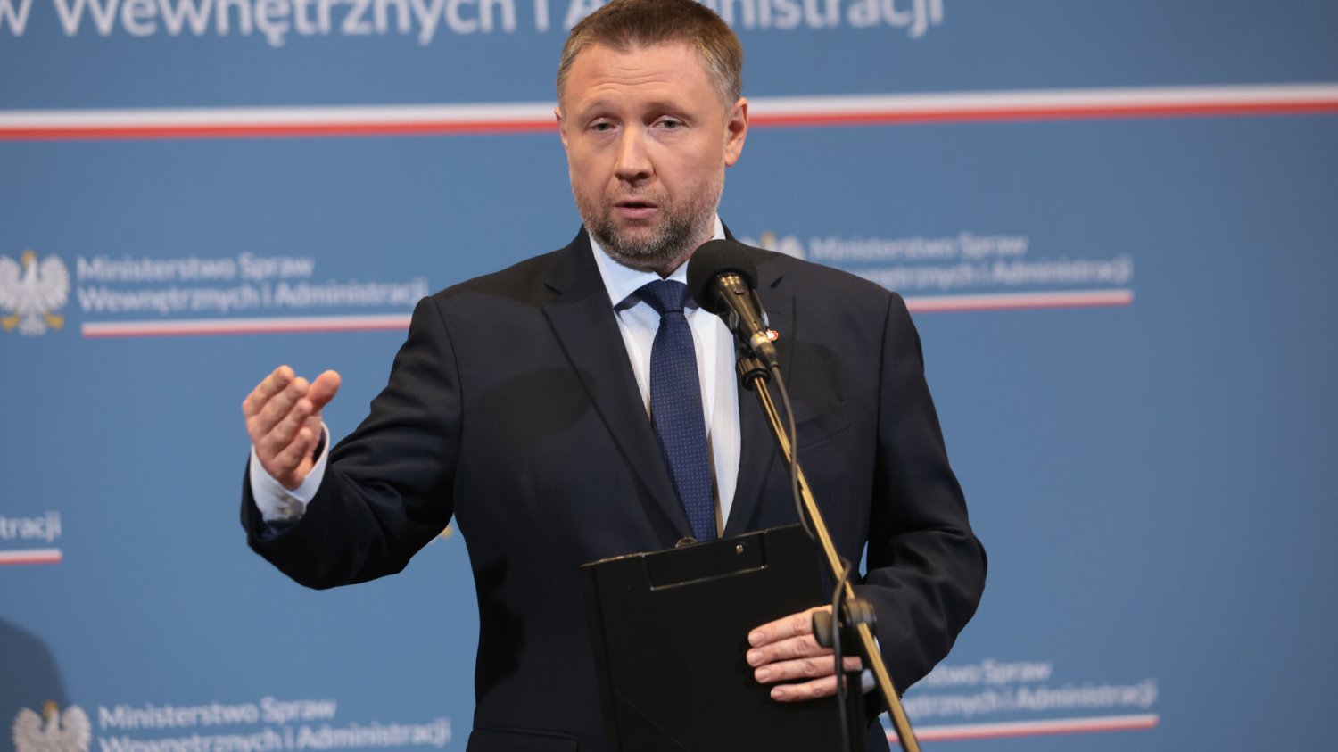 Szef MSWiA odpowiada na zarzuty prokuratury. Padła konkretna deklaracja