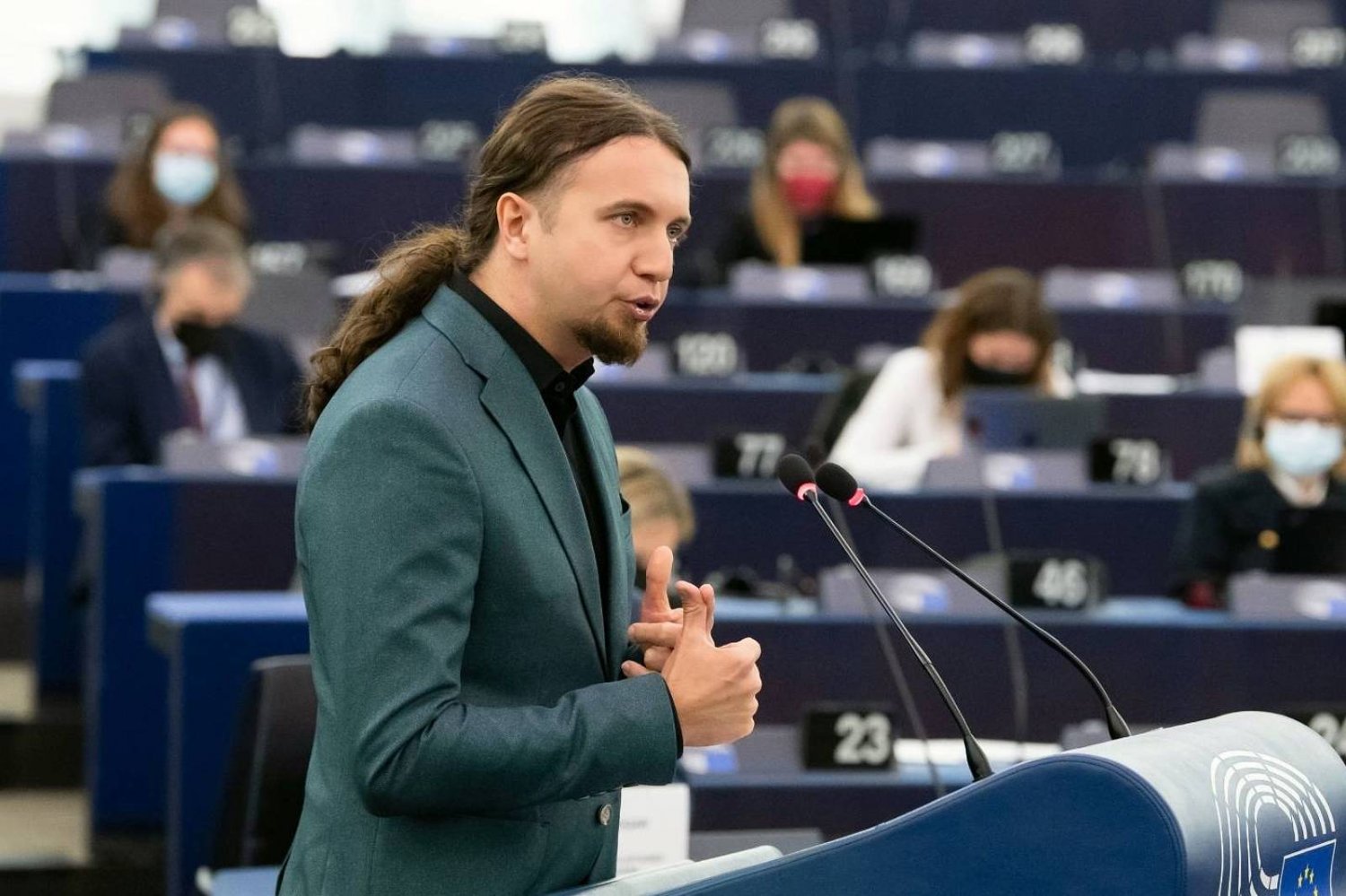 Kim są "unijczycy", których na celownik bierze rządowa propaganda i czy polexit jest naprawdę możliwy? Na te pytania w rozmowie z naTemat.pl odpowiada europoseł Lewicy Łukasz Kohut. Kim są "unijczycy", których na celownik bierze rządowa propaganda i czy polexit jest naprawdę możliwy? Na te pytania w rozmowie z naTemat.pl odpowiada europoseł Lewicy Łukasz Kohut.