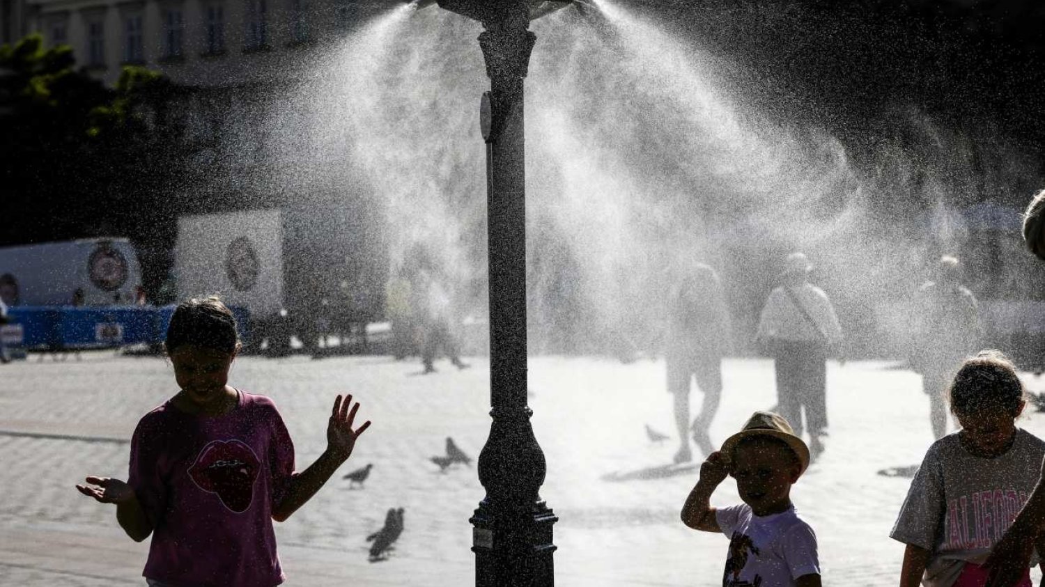 Aż trudno uwierzyć, ile wyniesie temperatura w cieniu. Lato zaskoczy nas na koniec wakacji. Pogoda na ostatnie dni sierpnia. Zapowiada się upał na koniec wakacji.