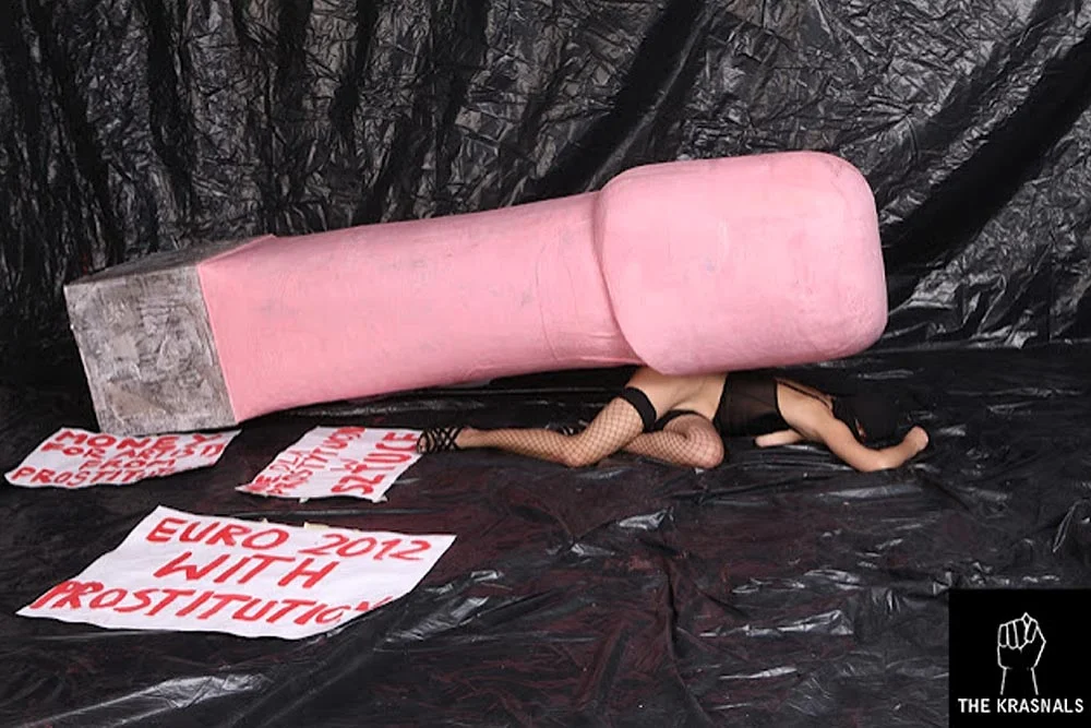 The Krasnals. "Polka przygnieciona Euro-fiutem 2012 / tribute to Maurizio Cattelan "La nona ora". 2012