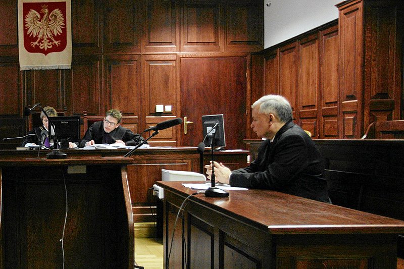 Czy Jarosław Kaczyński mógł się dopuścić przestępstwa, gdy kazał Markowi Kuchcińskiemu przekazać, że "daje godzinę na zmianę decyzji" Andrzejowi Dudzie?