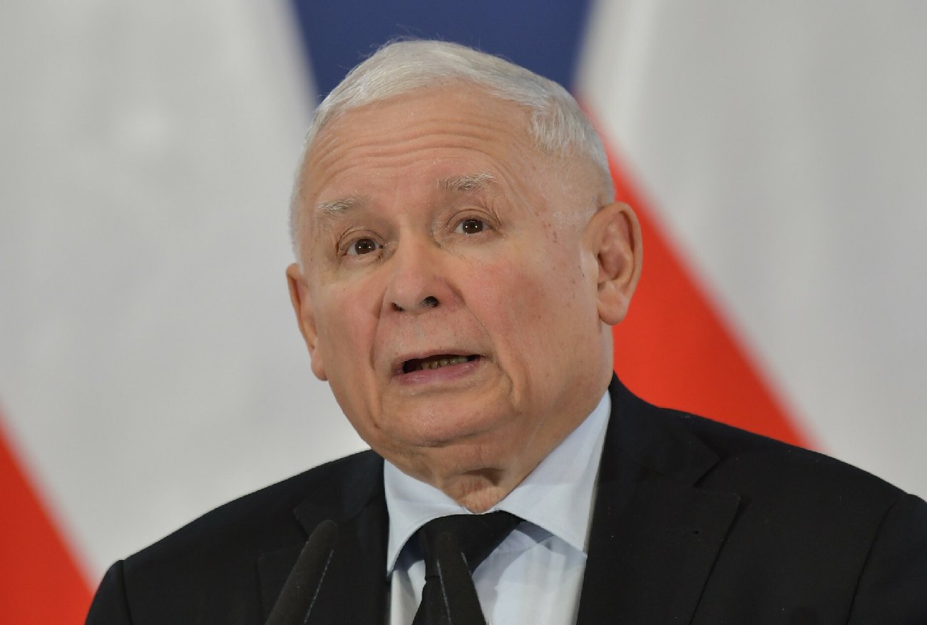 Kaczyński chce reparacji za Jedwabne? Zaskakujące tezy w raporcie PiS