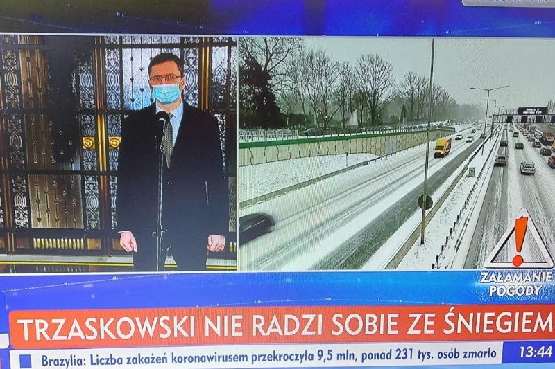 W Polsce od rana śnieżyce. A TVP Info grzmi: "Trzaskowski nie razi sobie ze śniegiem".