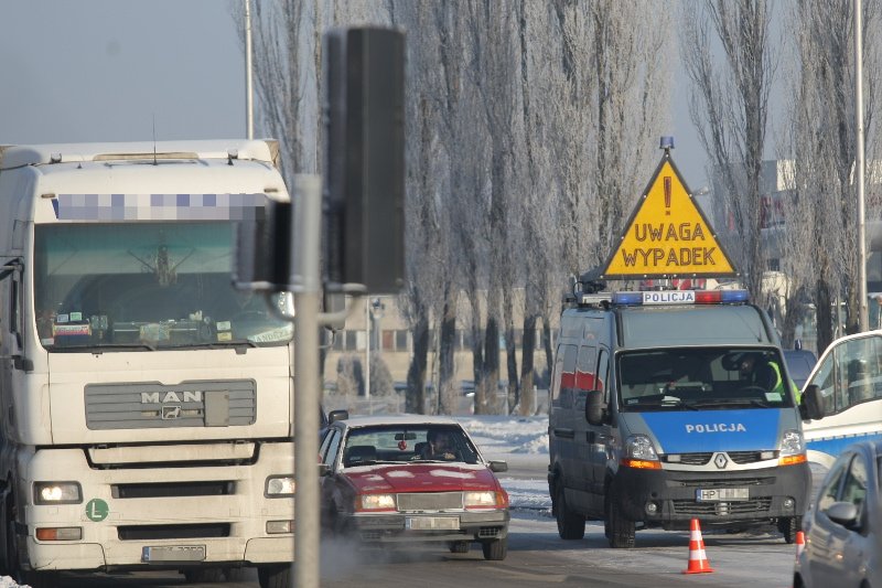 Dobrzejowice pod Toruniem - matka z dzieckiem zginęli pod kołami TIR-a. (zdjęcie poglądowe)