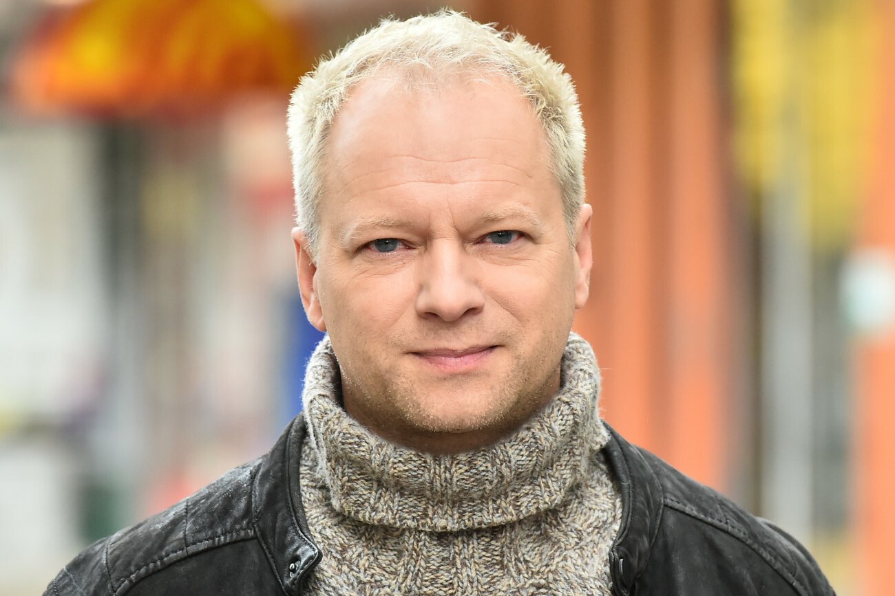 Maciej Stuhr wystąpi w serialu "SCAR". To dzieło twórców "Domu z papieru" Netfliksa.