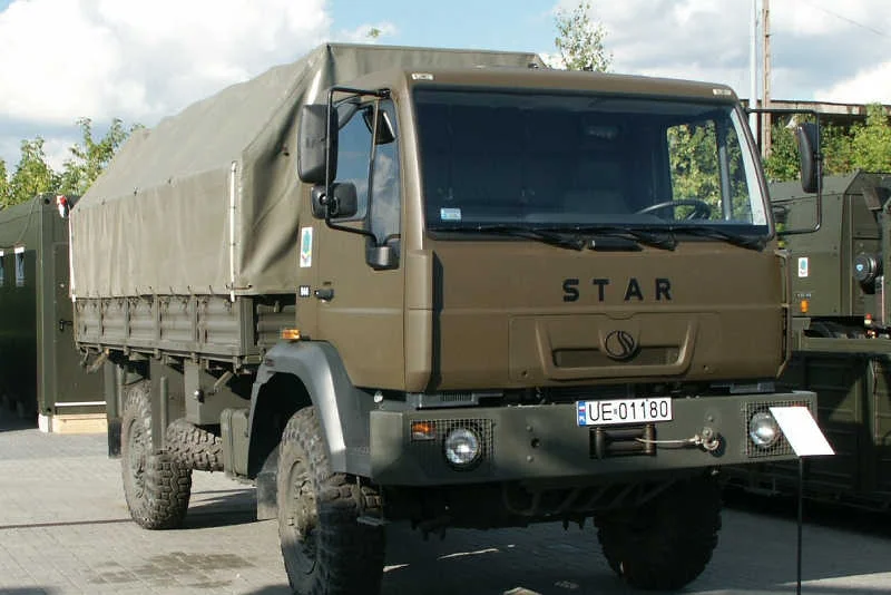 Z polskiego transportu humanitarnego dla Ukrainy zniknęło po 1,5 tys. koców i materacy.