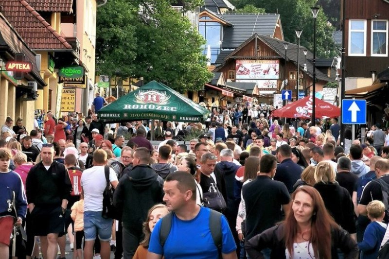 Tłumy w Karpaczu i w Zakopanem są wyjątkowo duże w tym roku.
