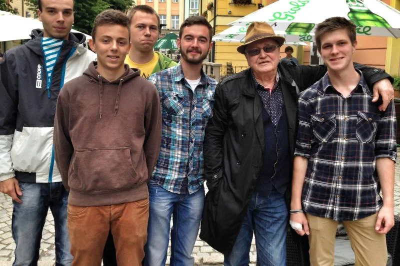 Kamerzyści i dźwiękowcy z Naszej Świdnicy z Janem Nowickim w czasie Festiwalu Reżyserii Filmowej w Świdnicy