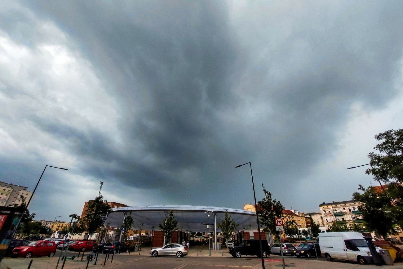 Alerty IMGW dla 12 województw. Burze niemal nad całą Polską