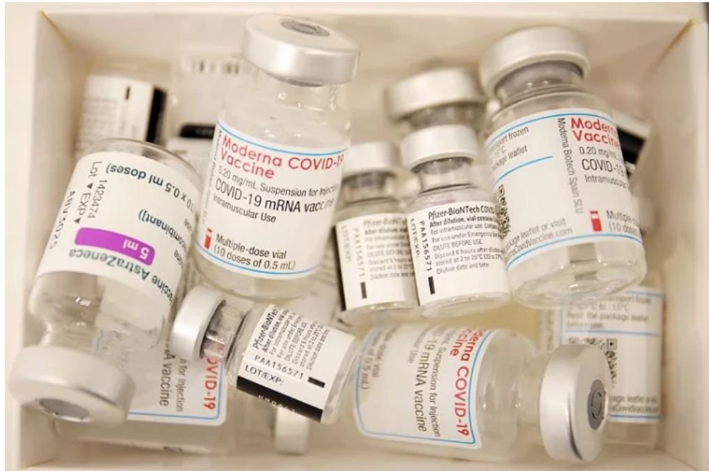 W poniedziałek do Polski dotarła dostawa 1,2 miliona szczepionek firmy Pfizer/BioNTech.