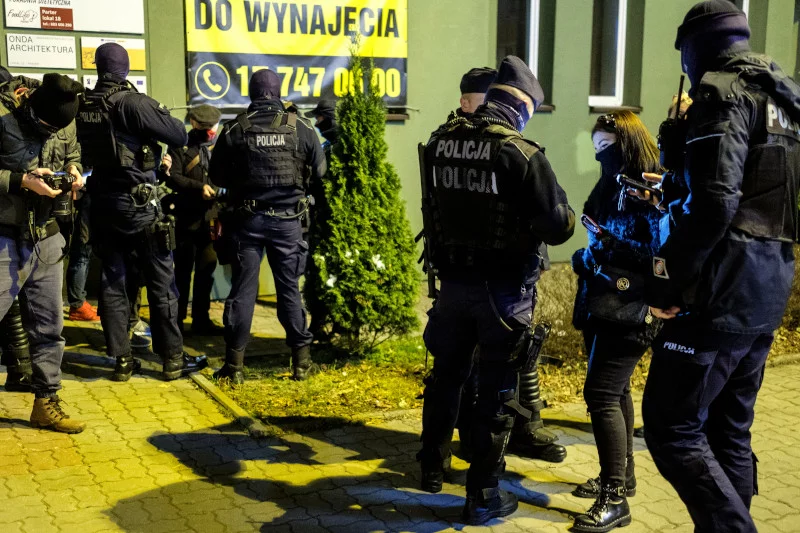 Ulica Hetmańska w Rzeszowie, biuro PiS. Podczas demonstracji 2 grudnia 2020.