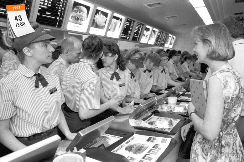 Pierwszą restaurację McDonald's otworzono w Polsce 17 czerwca 1992 roku. Tego dnia ustanowiono wówczas rekord świata w liczbie zamówień