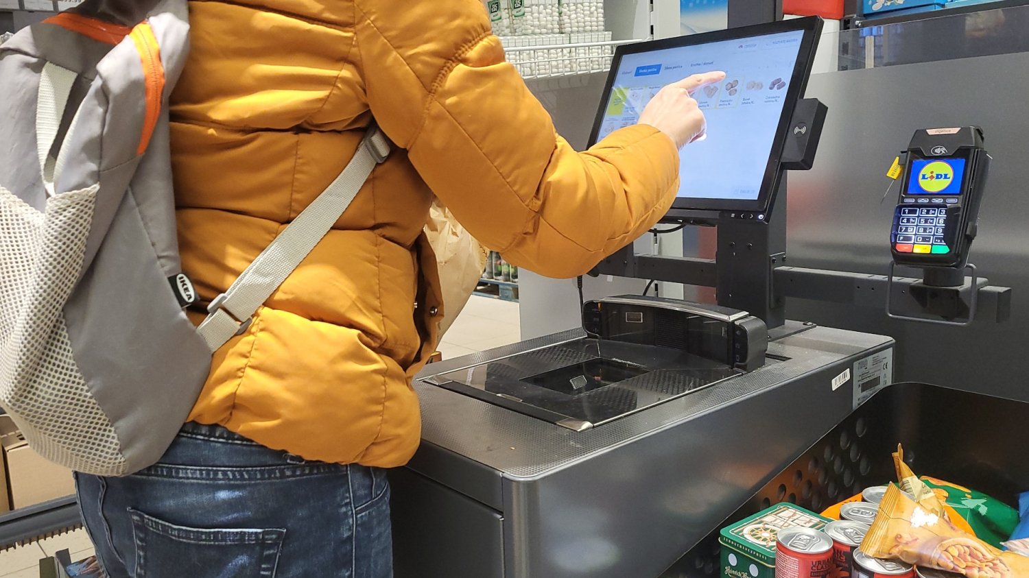 Tanie mleko przed Wielkanocą. Promocje w Biedronce i Lidlu