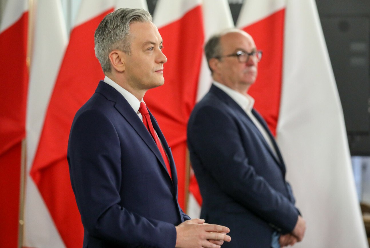 Lewica przedstawia "Program Ulgi Noworocznej". Pokazano świąteczną drożyznę.