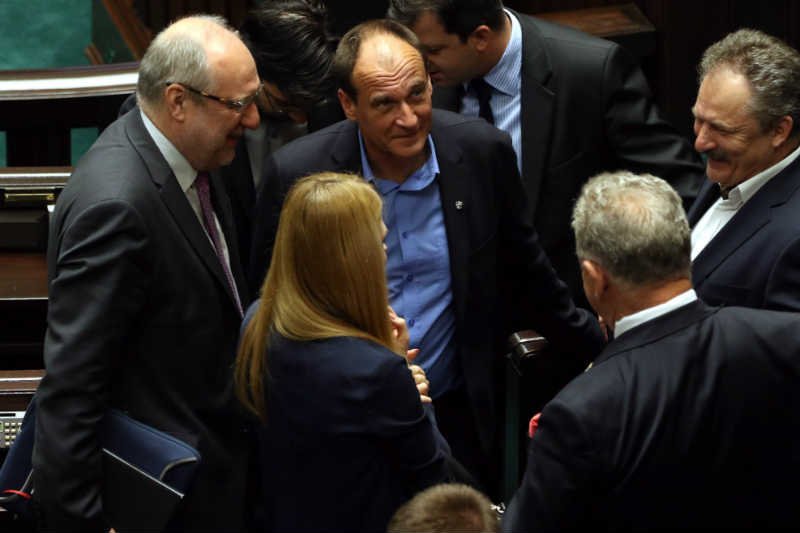 Paweł Kukiz obiecał, że nie weźmie pieniędzy z budżetu. Okazuje się, że fundacja związana z jego ruchem dostała 2,3 miliona.