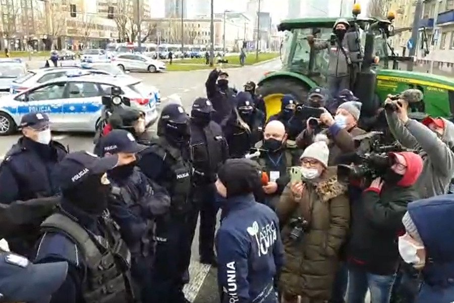 Protest rolników w Warszawie został zakończony. Policja spisała uczestników.