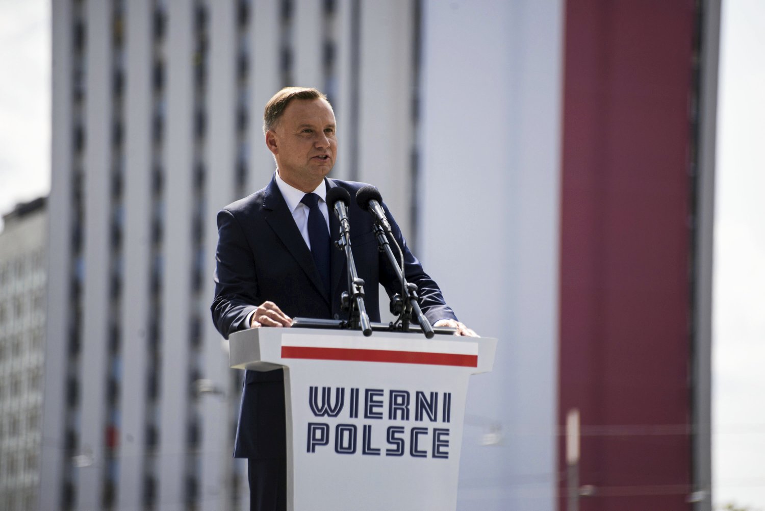 Andrzej Duda podczas wystąpienia w Katowicach wspomniał o plotkach o obniżeniu emerytur żołnierzy. Dziennikarka wojskowa skomentowała, że po raz pierwszy słyszy o tym z ust prezydenta.