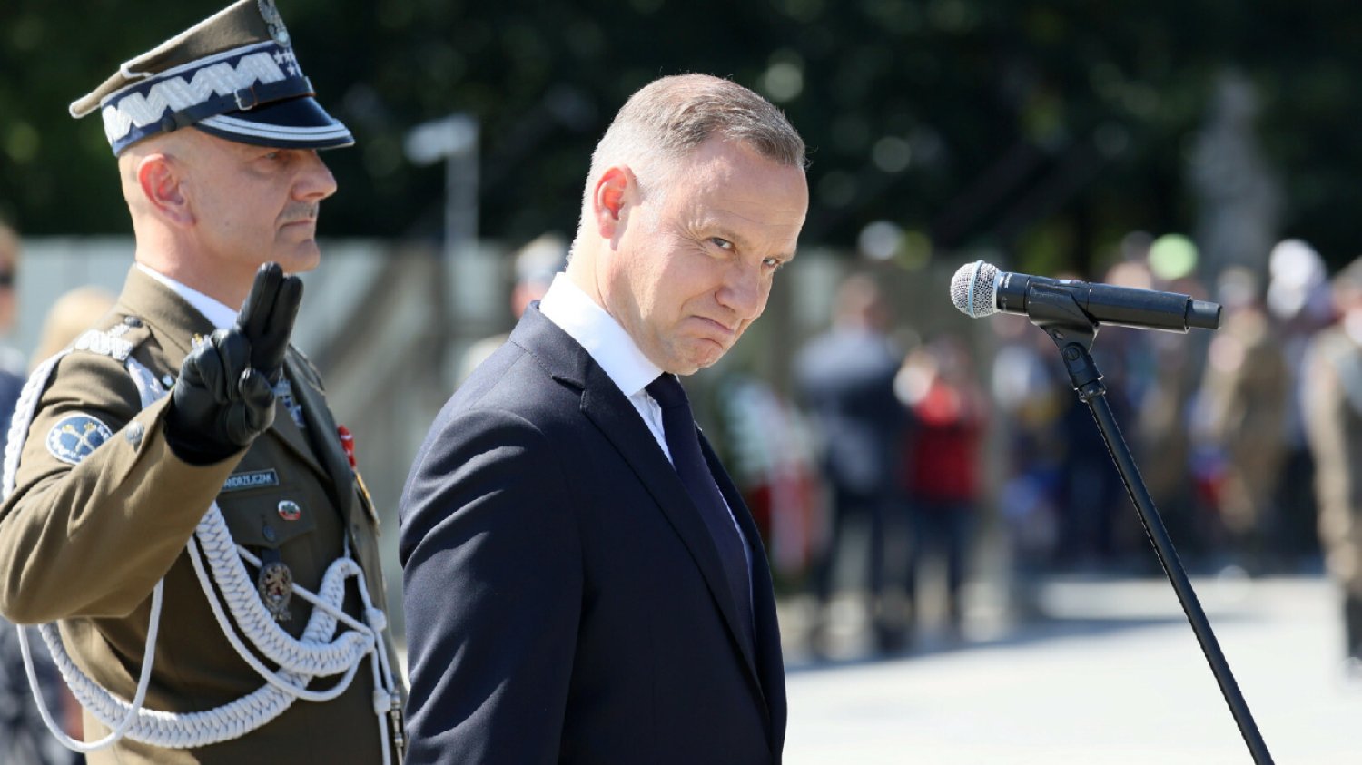 Duda i Błaszczak zmienili defiladę w wiec PiS. Dziękowano za "przywództwo premiera Kaczyńskiego".