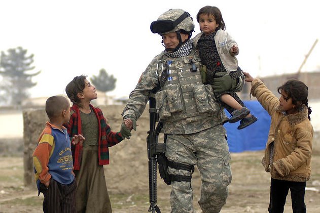 Amerykanie od dawna próbują wygrać "serca i umysły" Afgańczyków. To już się nie uda