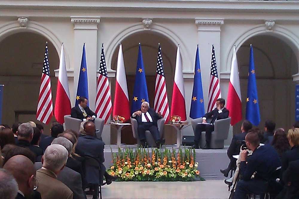 Debata zorganizowana przez PISM i MSZ, od lewej: Radosław Sikorski, Henry Kissinger, Piotr Kraśko