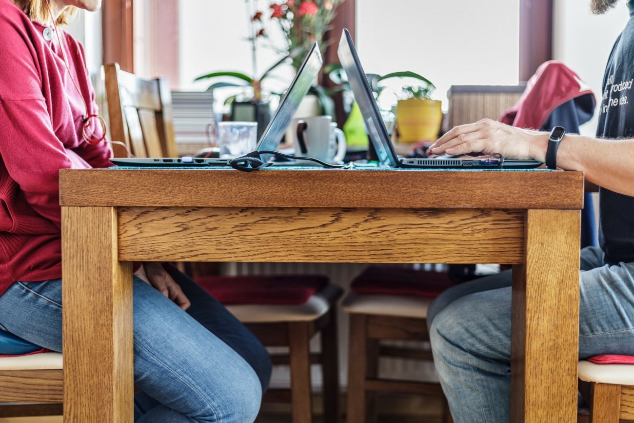 Praca zdalna z domu. Ten gadżet z Biedronki ułatwi Ci organizacje biura.