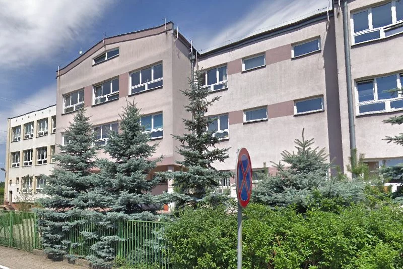 W Szkole Podstawowej nr 195 im. Króla Maciusia doszło do przerażającej tragedii.