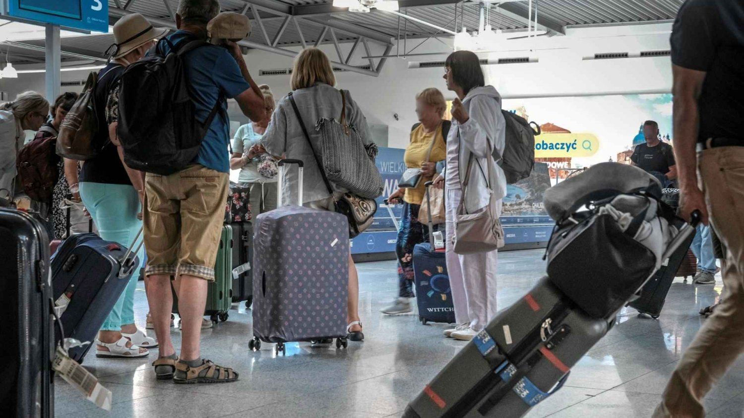 Przez 10 godzin byli uwięzieni w samolocie. A to nie był koniec koszmaru A miały być wymarzone wakacje. Polacy na 10 godzin utknęli w samolocie, a potem...