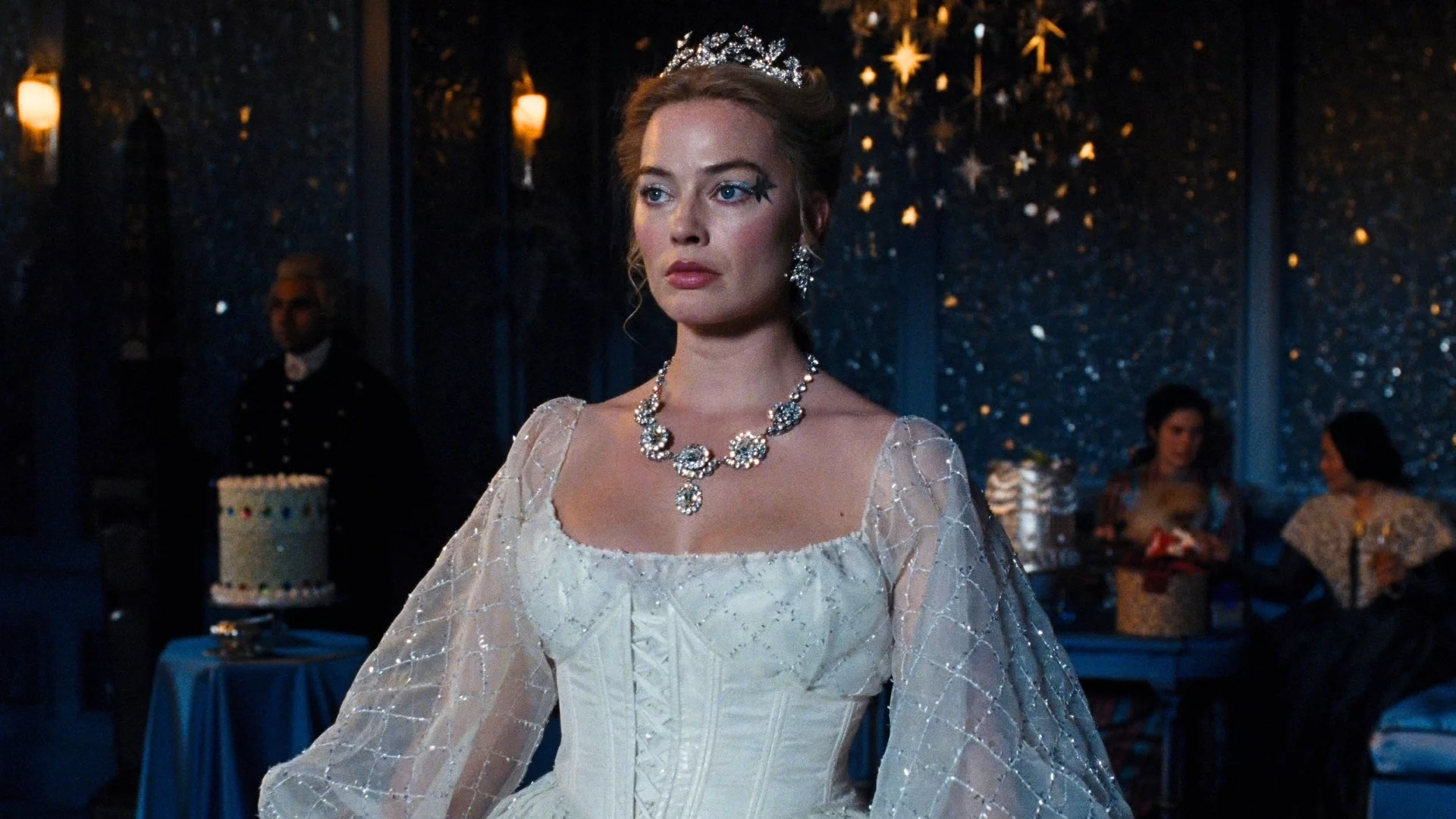 Margot Robbie jako Catherine Earnshaw w filmie "Wichrowe wzgórza" Emerald Fennell