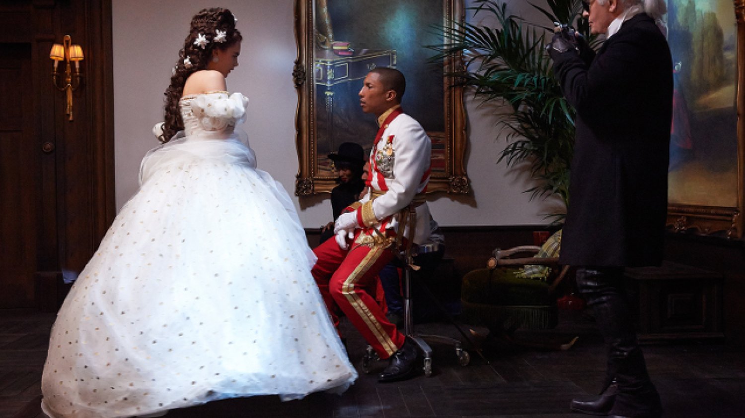 Cara i Pharrell we wspólnym filmie Lagerfelda.