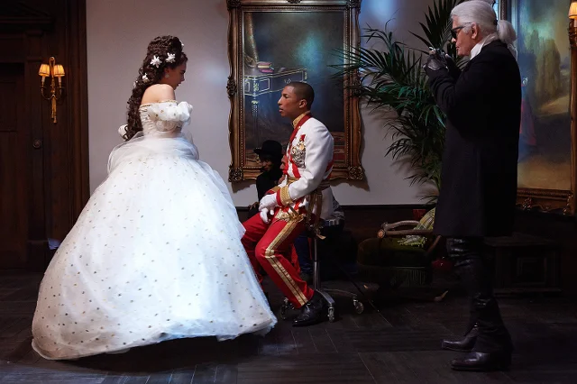 Cara i Pharrell we wspólnym filmie Lagerfelda.