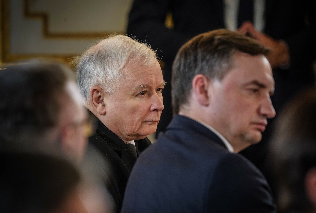 Część posłów PiS ma rozważać wyjście w partii. Wrze w obozie Kaczyńskiego