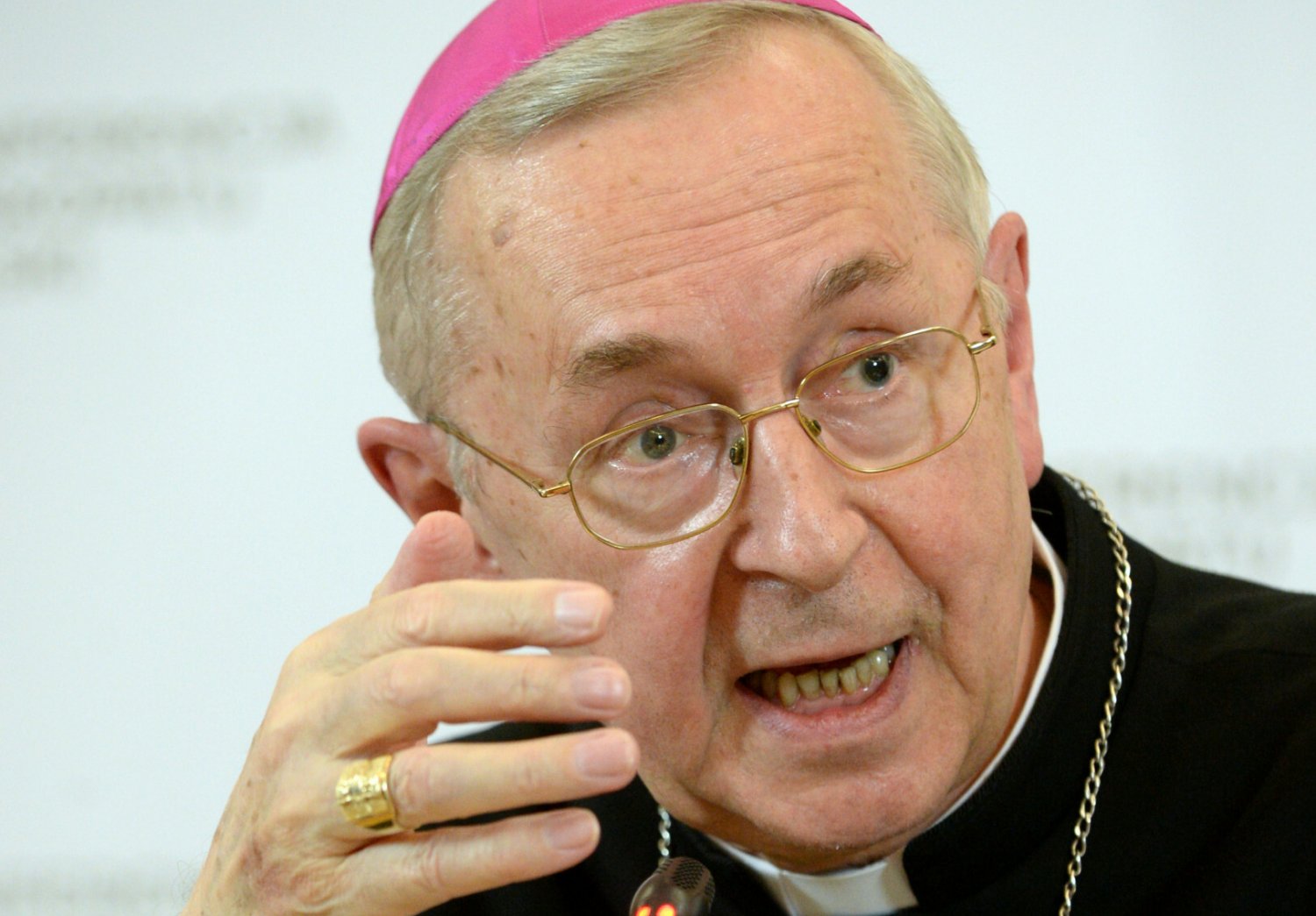 Arcybiskup Gądecki apeluje o korytarze humanitarne dla migrantów.