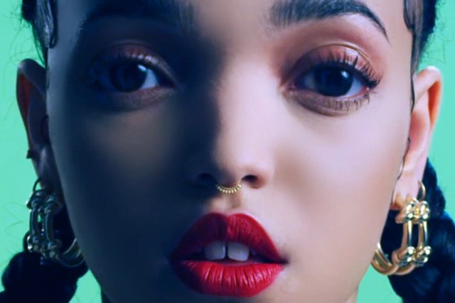 Vogue okrzyknął FKA twigs nową ikoną stylu. Któż to taki?