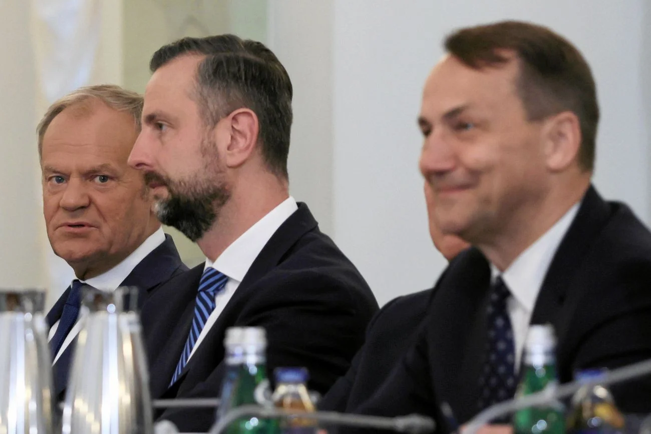 Tego polityka Polacy widzą jako nowego premiera. Donald Tusk poza podium Radosław Sikorskim premierem w 2027 roku? Tak wskazali Polacy w sondażu